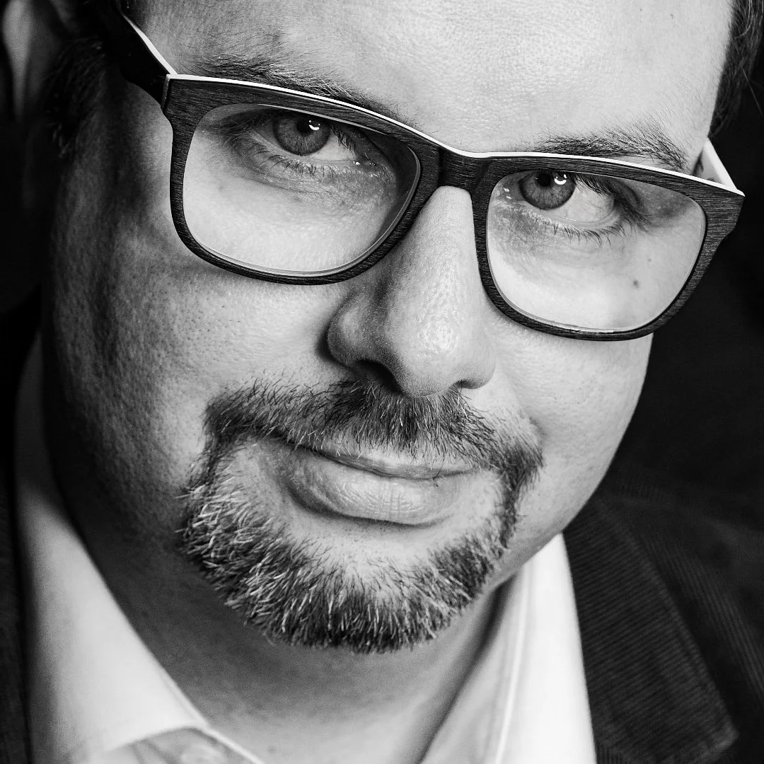Schwarzweiß-Portrait von Tobias Feigel
